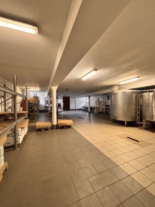 Hala magazynowa z zapleczem biurowo- socjalnym