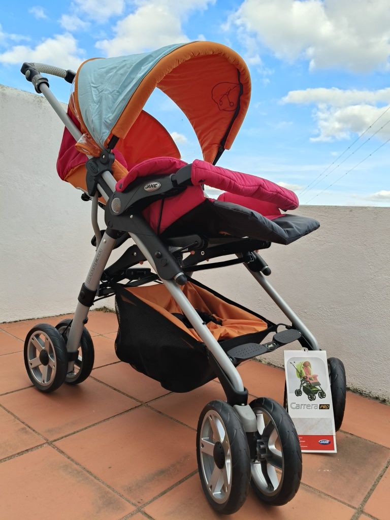 Carrinho bebé completo NOVO (caldeirinha, ovo e alcofa: JANE)