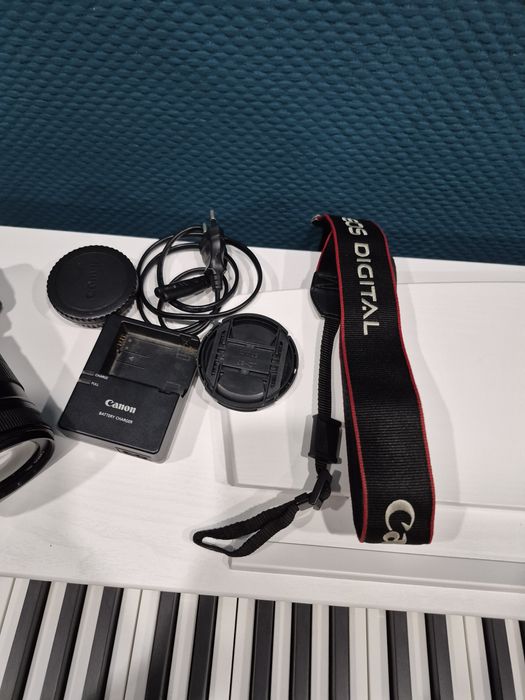 Продам Canon EOS 700D + об'єктив 18-135mm IS