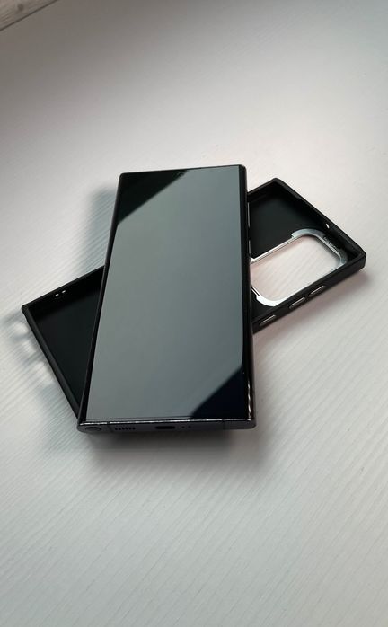 Samsung Galaxy S22 Ultra, 8/128, в хорошем состоянии