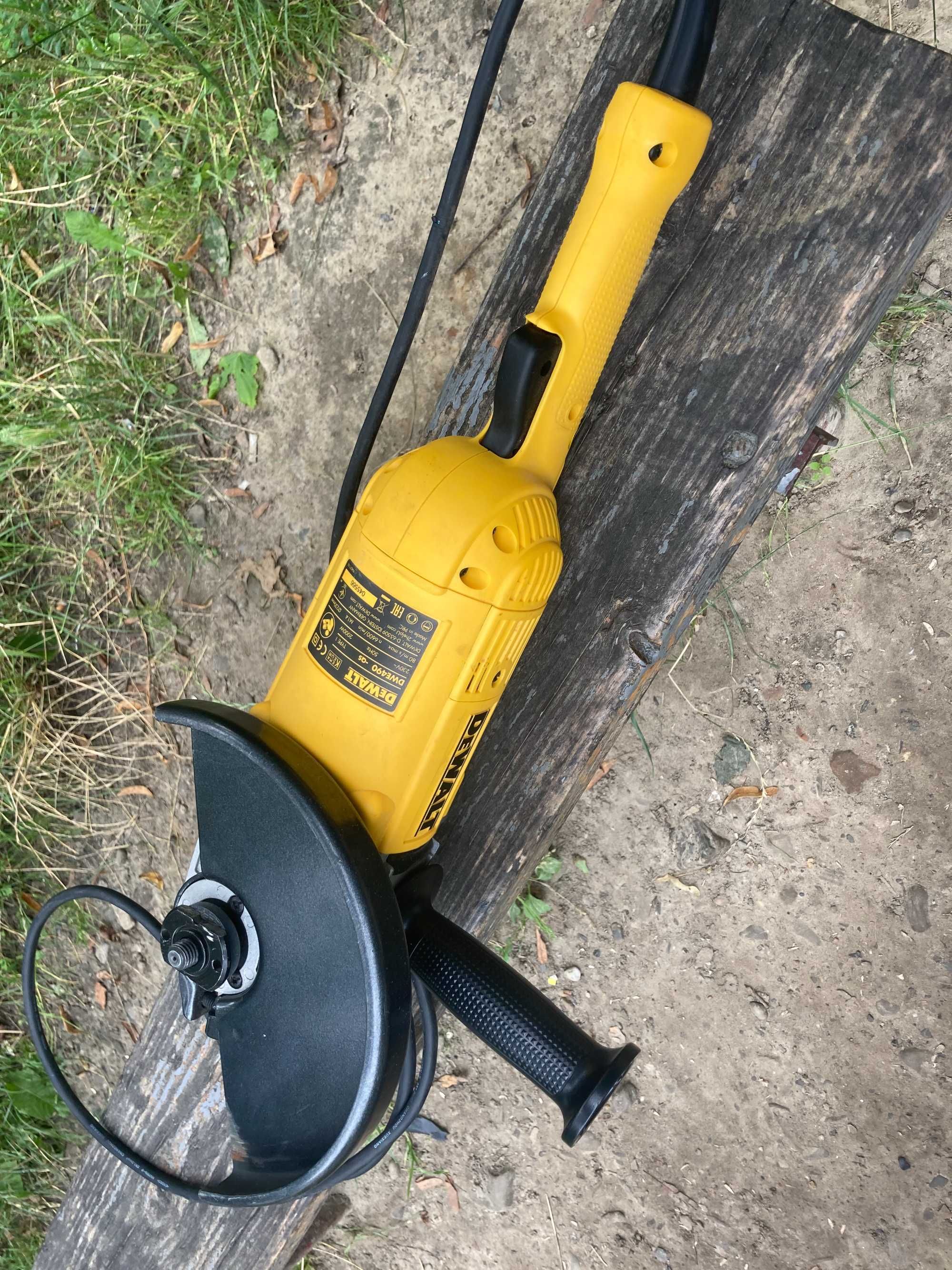 Болгарка DeWALT DWE490 QS