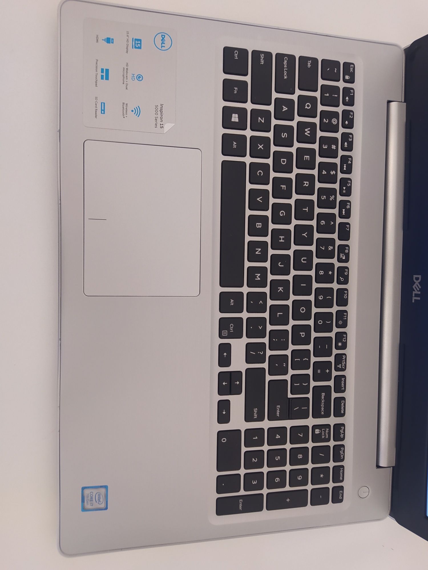 Dell Inspiron 5570/15,6"HD/i7-7500U/8Gb/256Gb