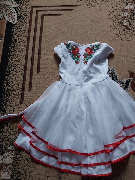 Вишите плаття сукня для дівчинки