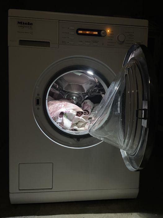 Пральна машинка..Miele v 5000”