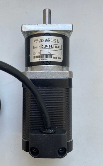 Прецизійний кроковий двигун із планетарним редуктором