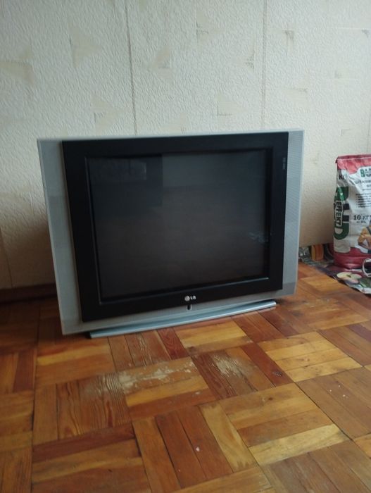 Продам хороший телевизор LG