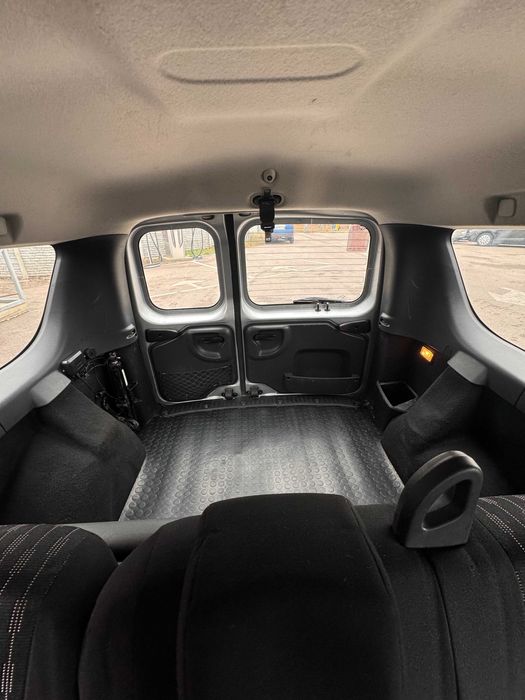 Dacia Logan 1.6 ГБО 2010 пасажир обслужений