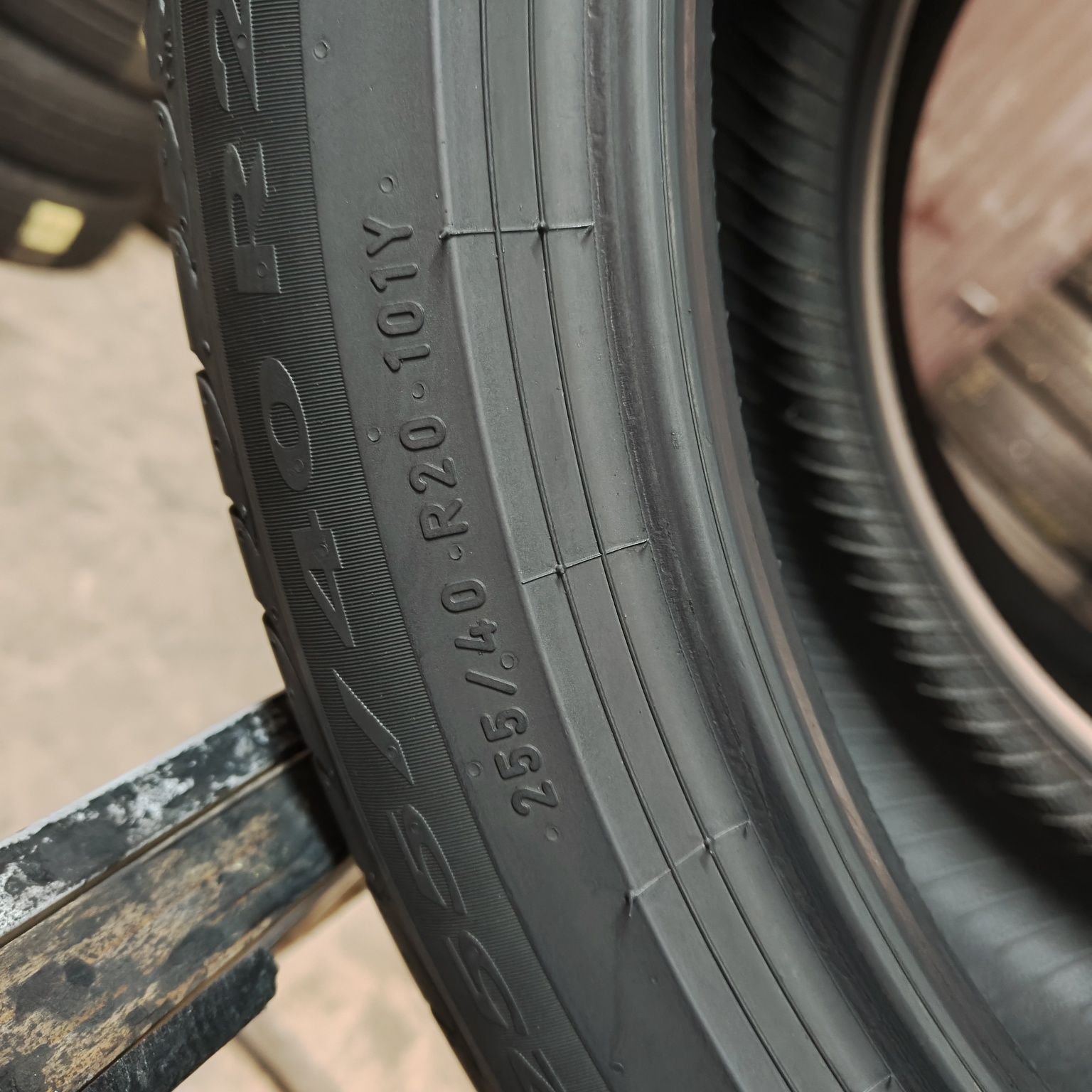 255/40/20 XL Sprzedam parę opon letnich Pirelli