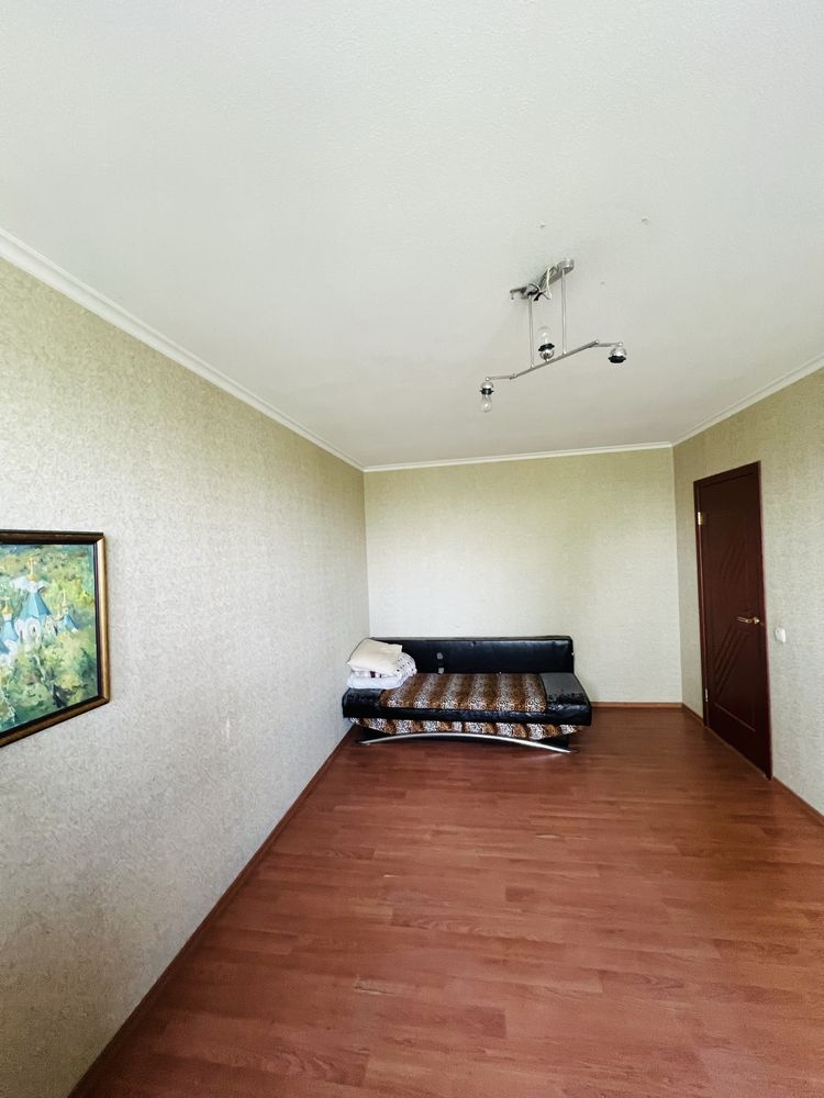 Продам двухкомнатную квартиру на Амосова 40