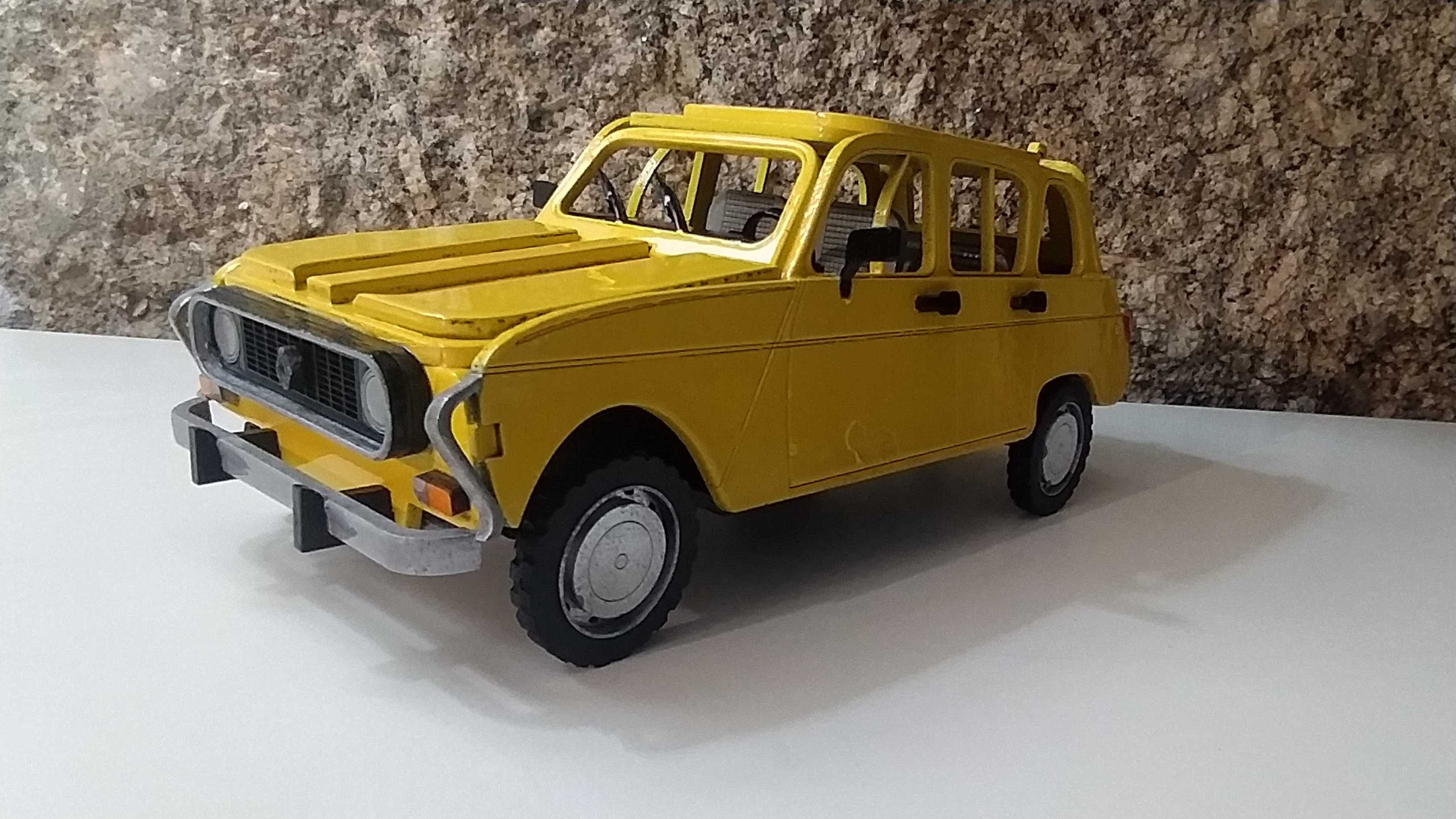 Renault 4 L em madeira