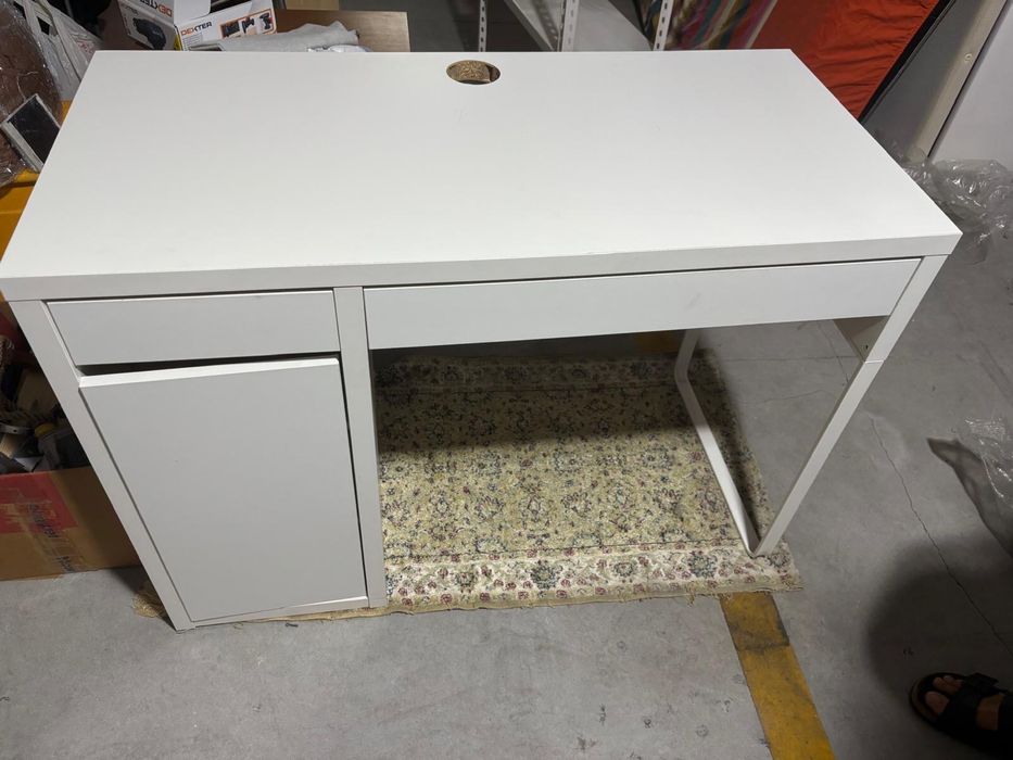 Secretária branca ikea sem manchas ou arranhões