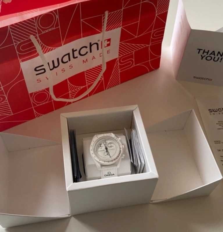 Omega x Swatch Snoopy Moonphase: Polar White Meets Lunar Style