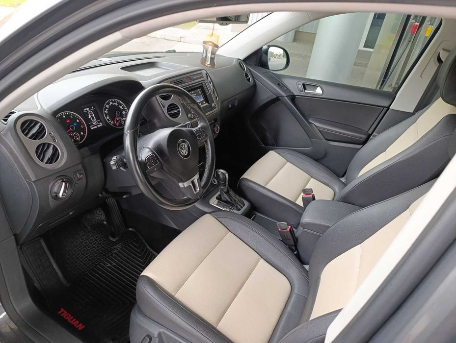 Volkswagen Tiguan 2016 року 2.0 л./бензин