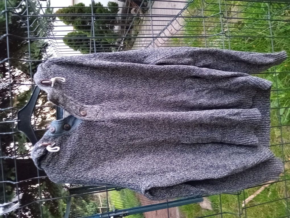 Sweter/bluza z kapturem ,H&M L.O.G.GG.
Rozmiar L
Na wzrost 180cm.
Zdje