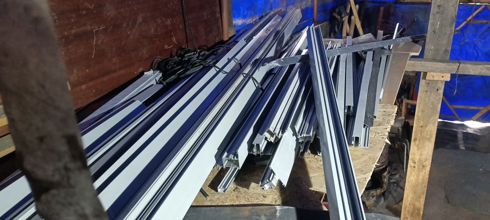 Продам двери двух створчатые алюмин