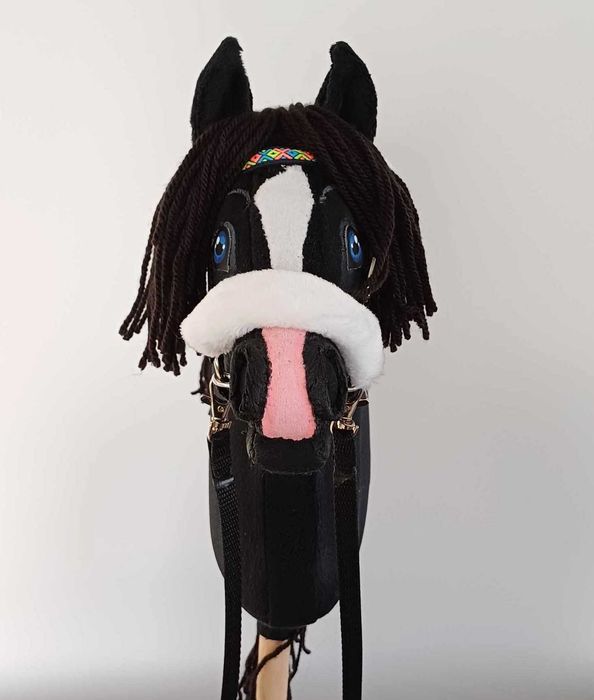 Czarny konik Hobby Horse kary A4 + sprzęt
