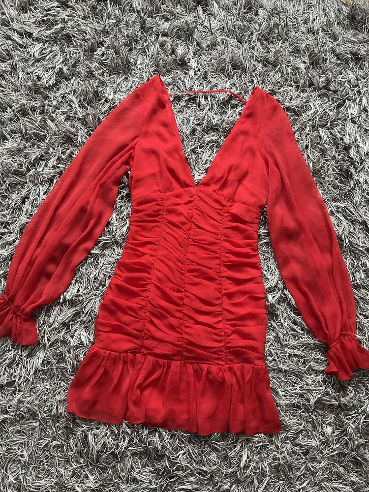 Krotka czerwona sukienka