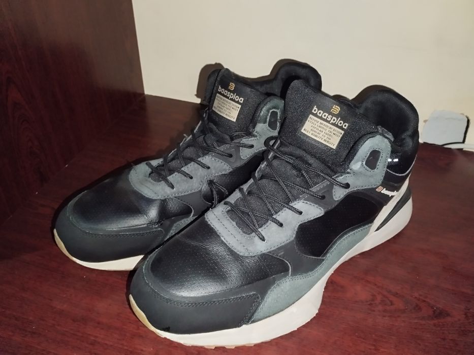 Продам зимние кроссовки baasploa