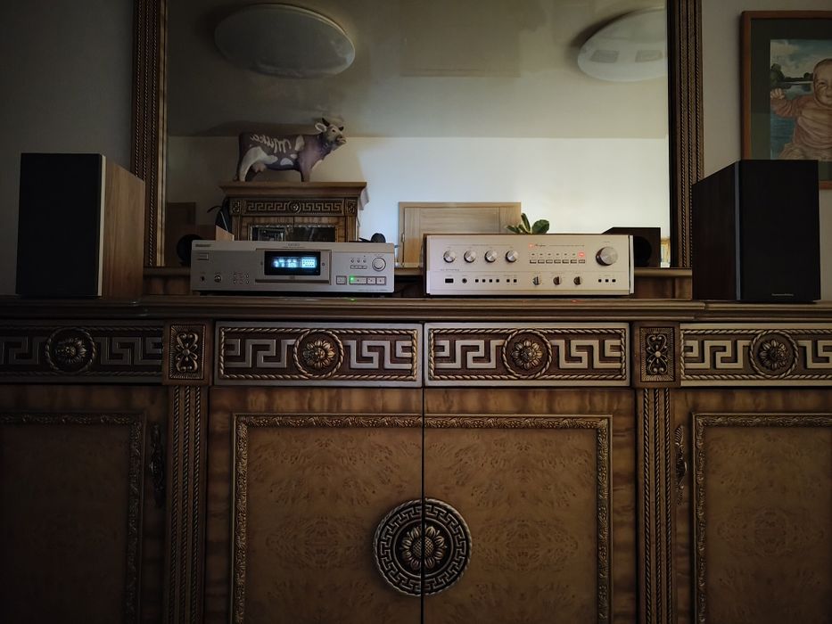 Zadbany złoty wzmacniacz stereo Stereo Accuphase E-206 w świetnym stan