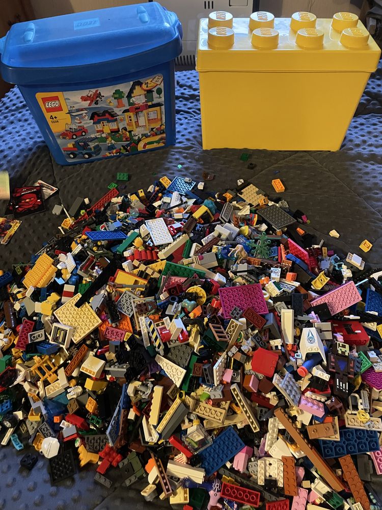Lego дві коробки з фігурками Ninjago, Minecraft, SpongeBob і звичані