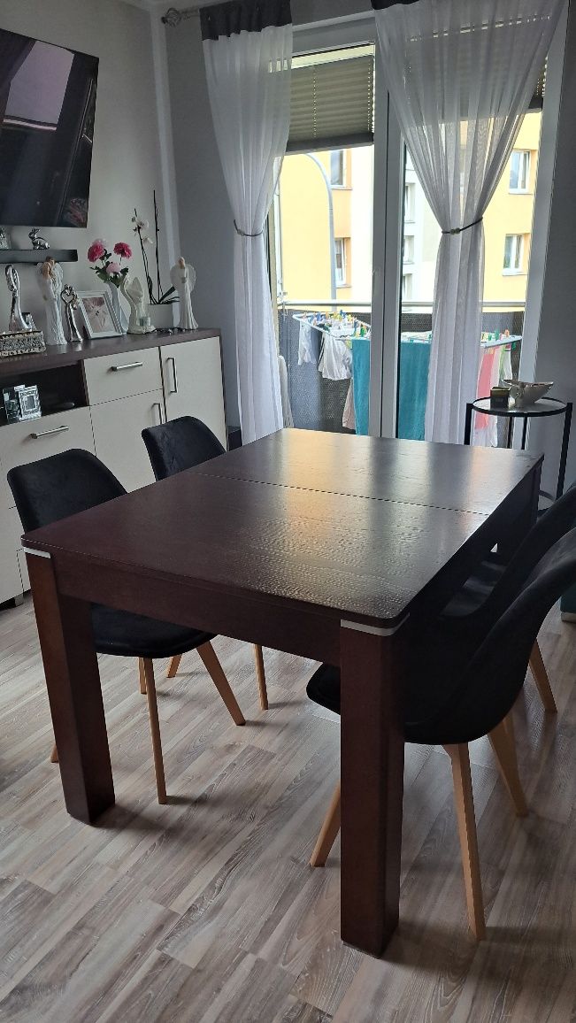 Sprzedam stół do salonu