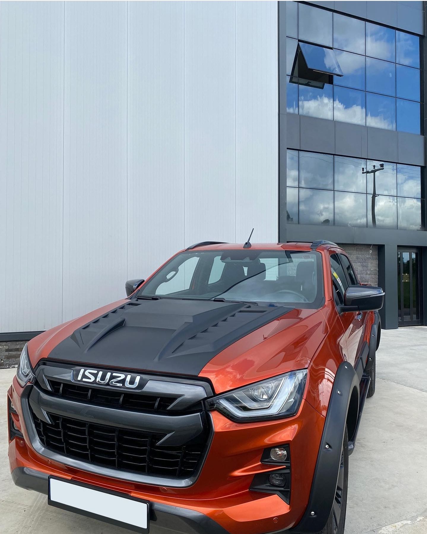 Nakładka na maskę dokładka maski Isuzu D-Max 2021-