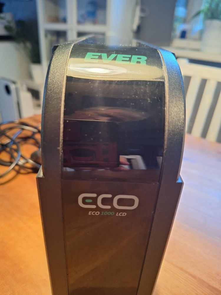 Zasilacz UPS Ever ECO 1000 LCD, stan techniczny bdb