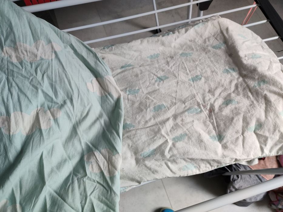 Łóżeczko Ikea, materac, kołdra, poduszka, mata ochronna, pościel