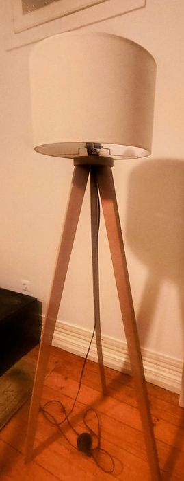 Candeeiro de pé alto