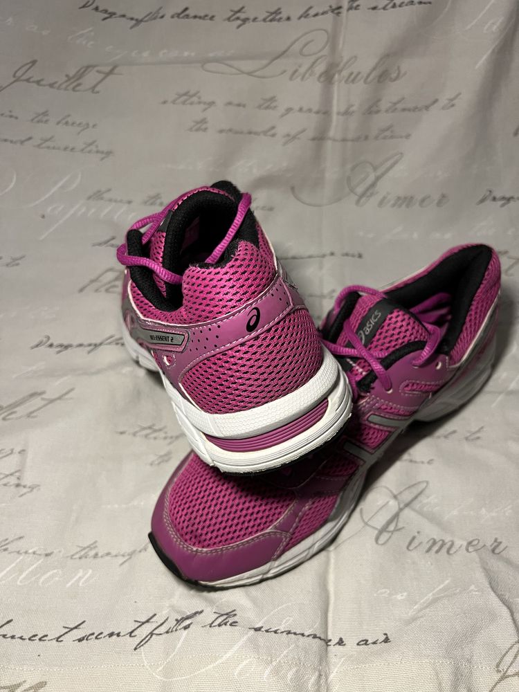 Жіночі росівки ASICS