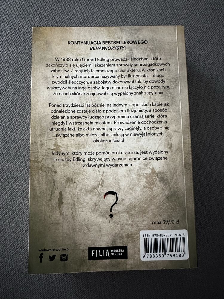 Iluzjonista Remigiusz Mróz