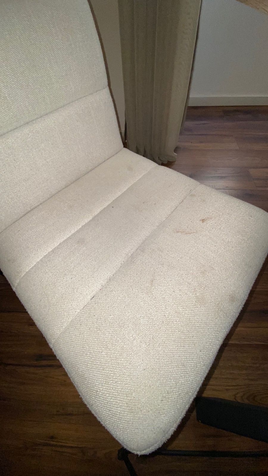 Lavagem e higienização de sofás, cortinados, carpetes, tapetes, outros