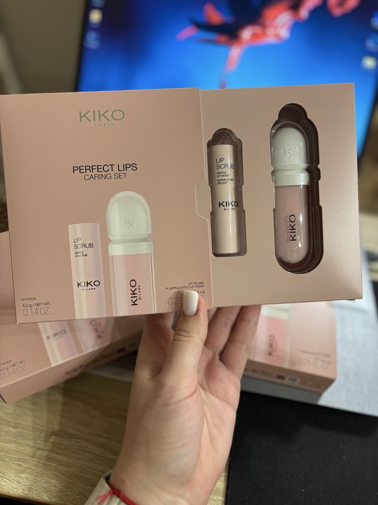 Набір Кіко Мілано блиск для губ Lip Volume і скраб. Блеск Kiko Milano