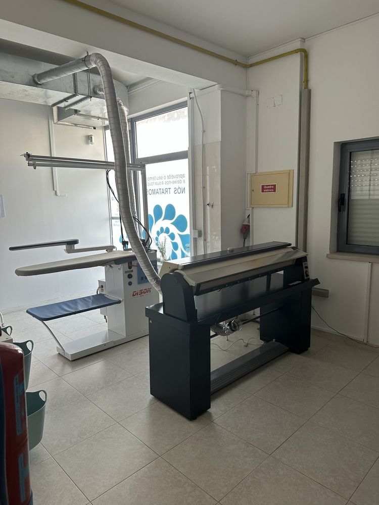 Venda loja com lavandaria self service a funcionar