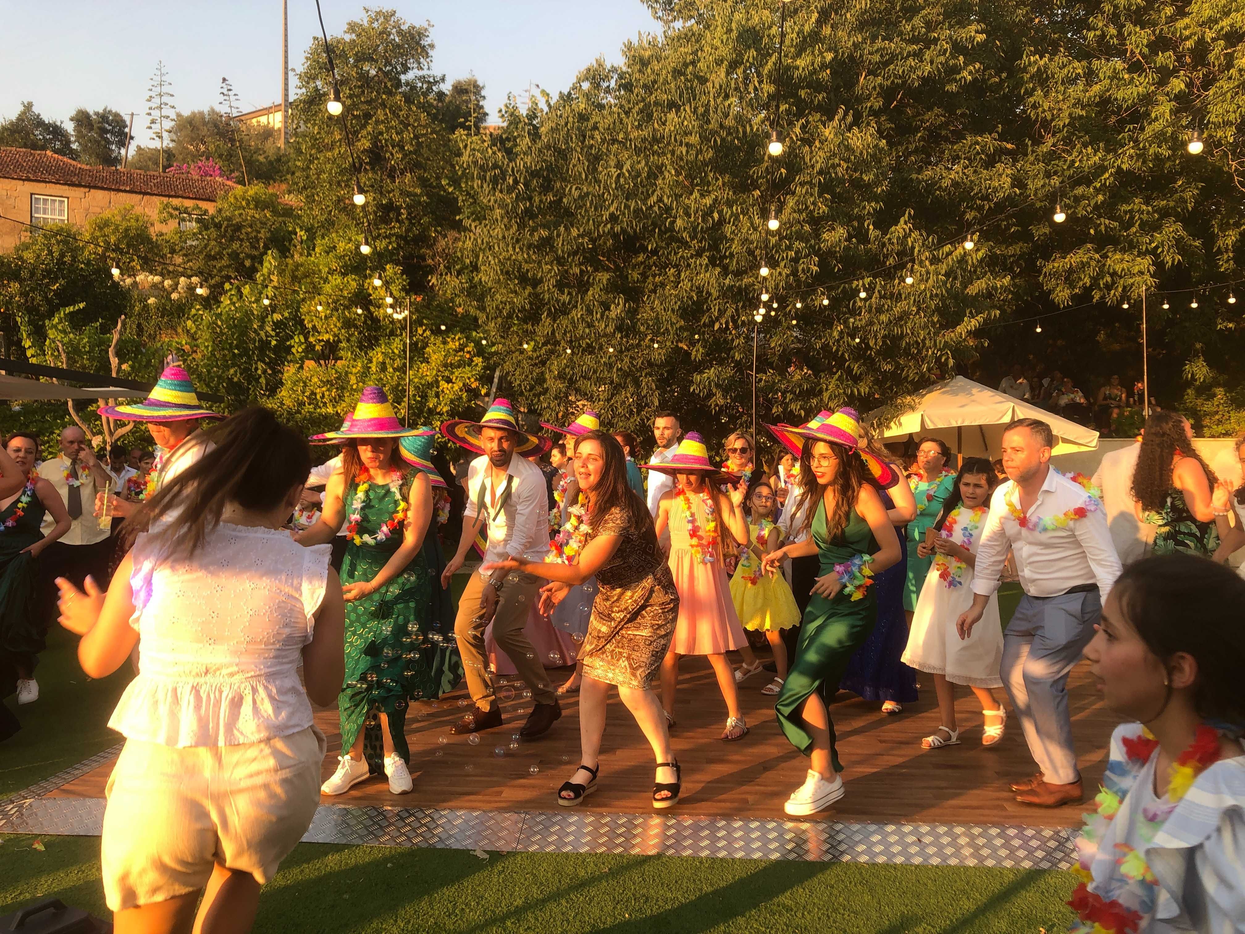 Pista de Dança Rústica + Luzes de Arraial