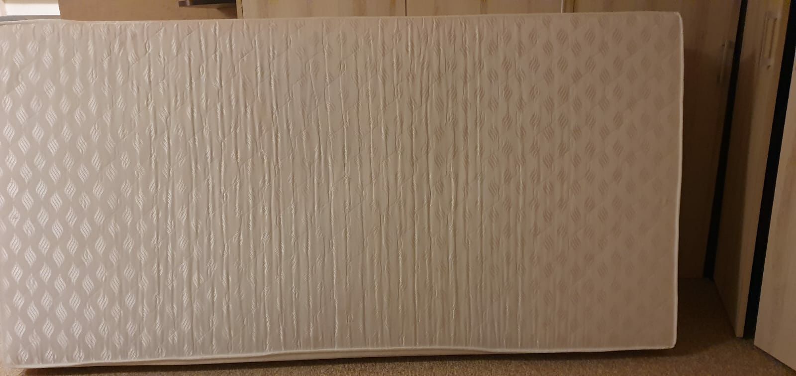 Łóżko stylowe 2,05 x 2,05 z materacami i szafką
