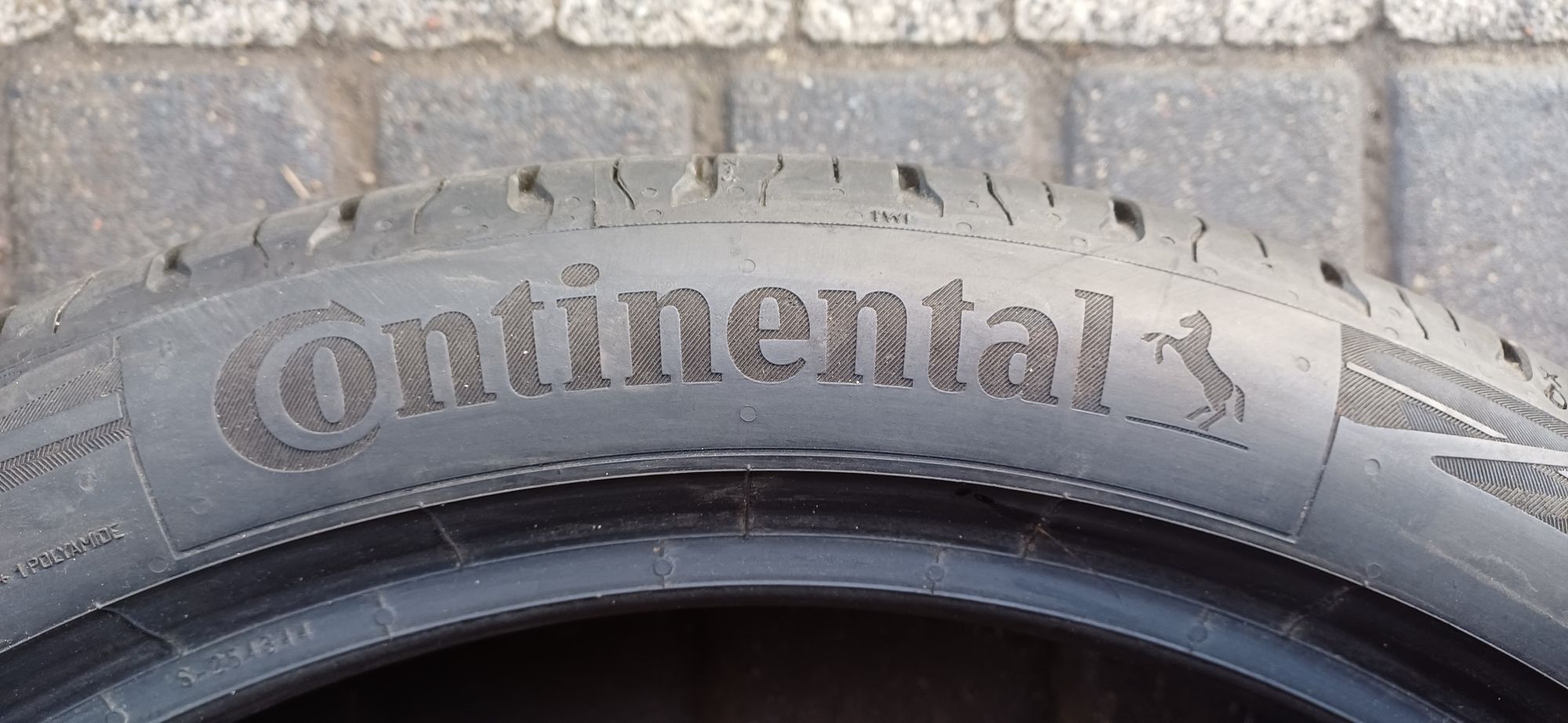 CONTINENTAL 225/40R18 92Y , pojedyńcza opona letnia.