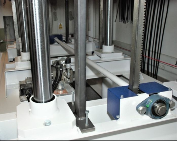 Prasa półkowa do forniru OMC 2500x1300mm 90 ton