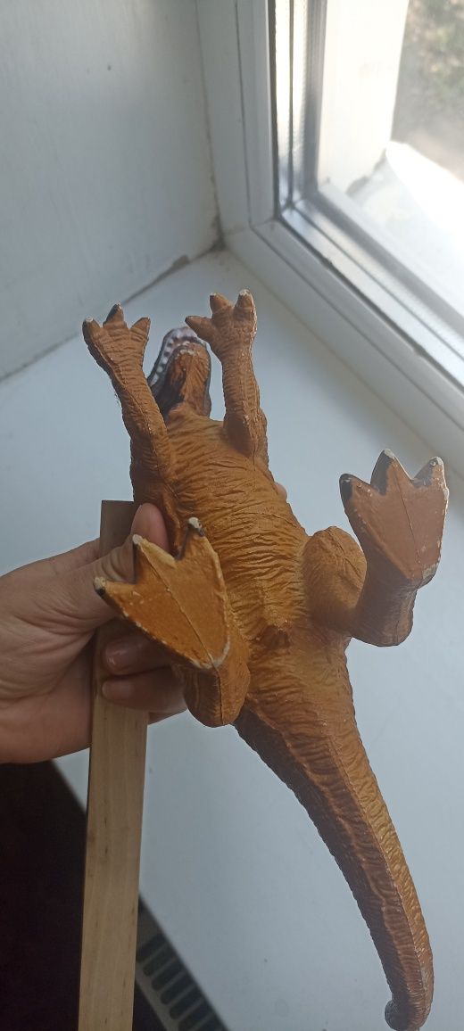 Игрушка динозавр