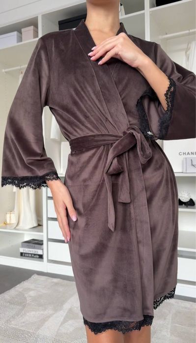 Жіночий велюровий халат
