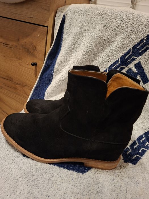 Nowe botki damskie  na koturnie rozmiar39