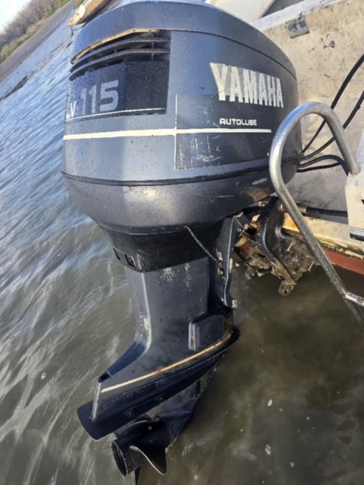 Vendo barco riamar com motor yamaha 115cv V4 2 tempos