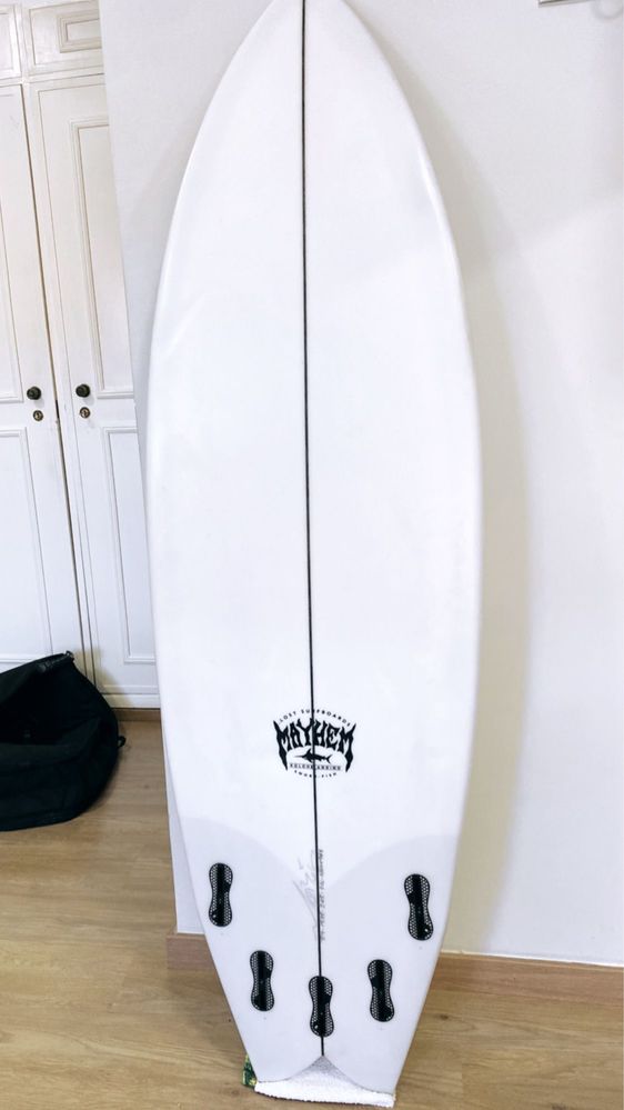 Prancha Surf 5'9 SWORD FISH PU fish tail