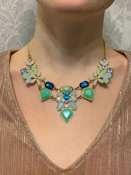 Прикраса на шию. Біжутерія. Підвіска.