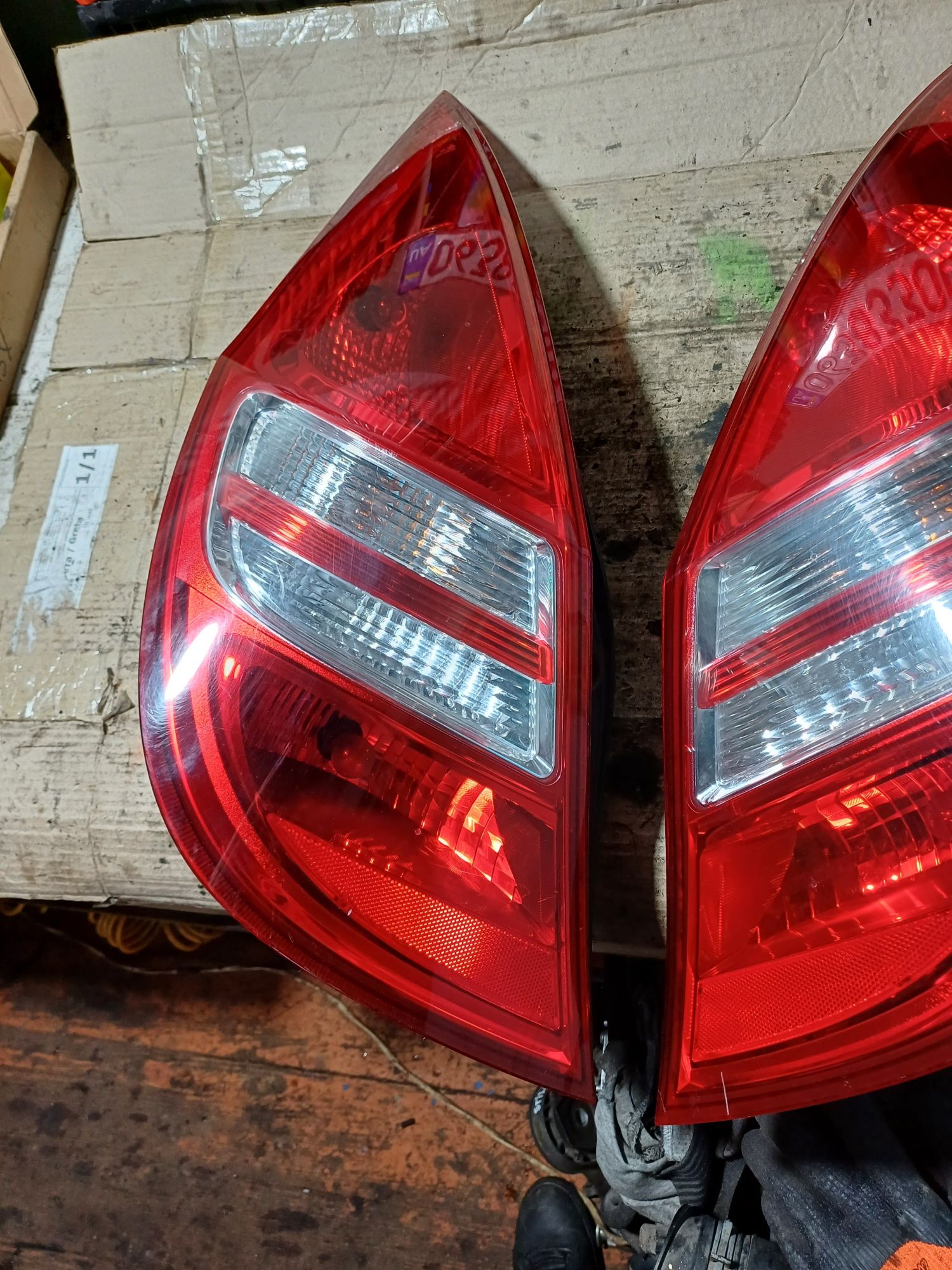 Hyundai l30 I-30 07-12r хачбек задні стопи ліхтарі фанарі