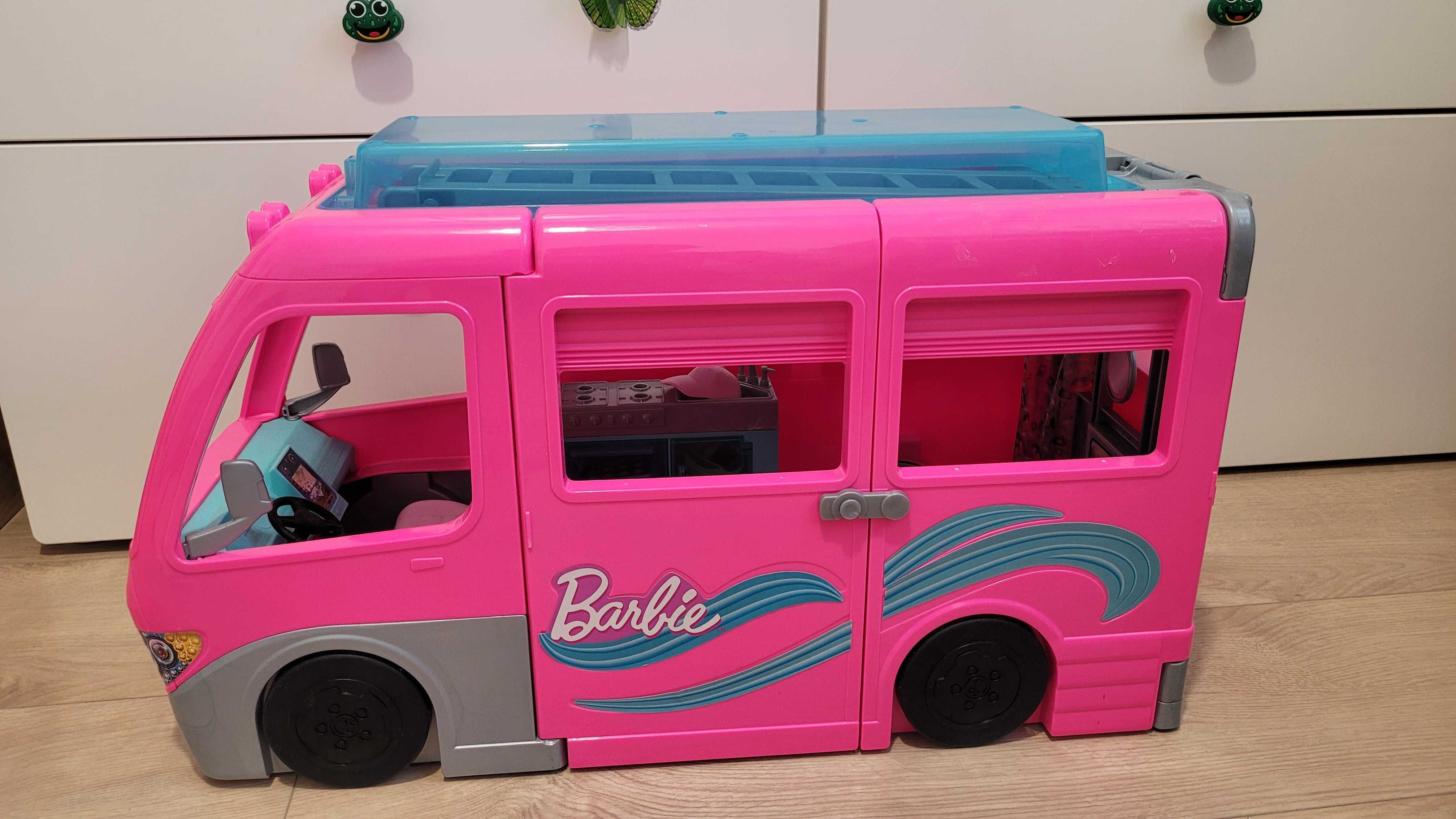 Kamper z basenem barbie