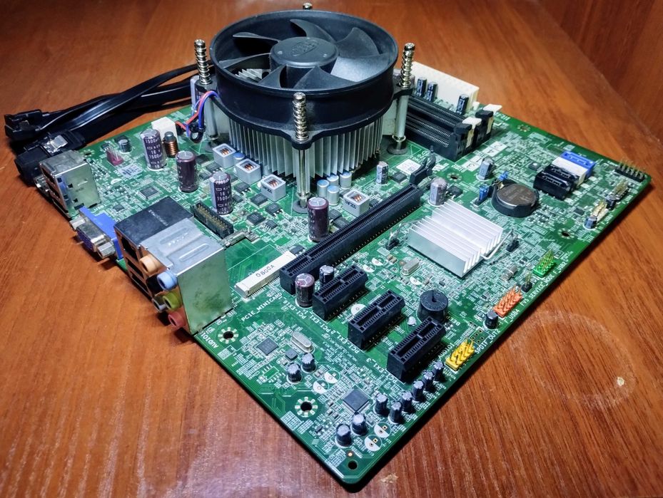 ASUS H81M-C(сокет 1150) + i5-4460 3.2GHz + кулер