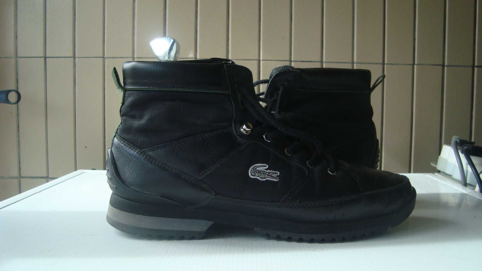 Bota de marca Lacoste de homem