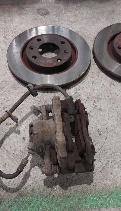 Hamulce klocki zacisk tarcze jarzmo jarzma peugeot 207 1.6 hdi 266mm