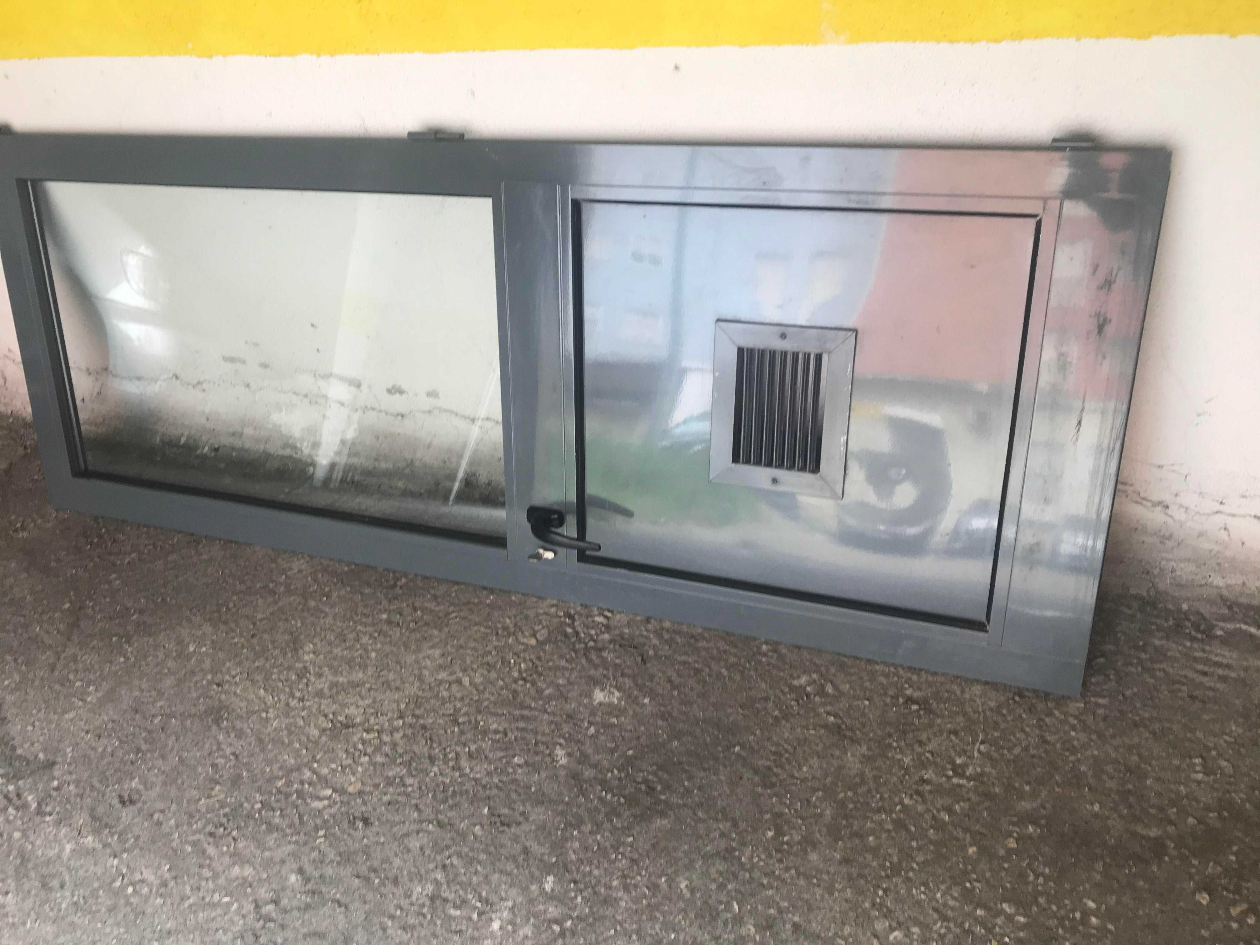 Porta de aluminio  cinza de abrir com aro medida 2,00 x 0,80